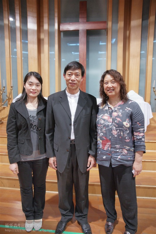 青草地音乐来本堂举办音乐布道会