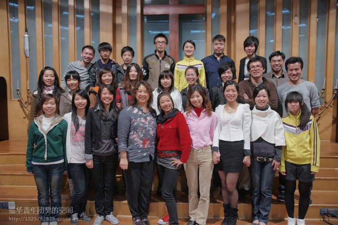 青草地音乐来本堂举办音乐布道会